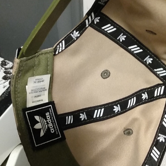 Vintage East Coast college sports snapbacks. - Picture 13 of 17